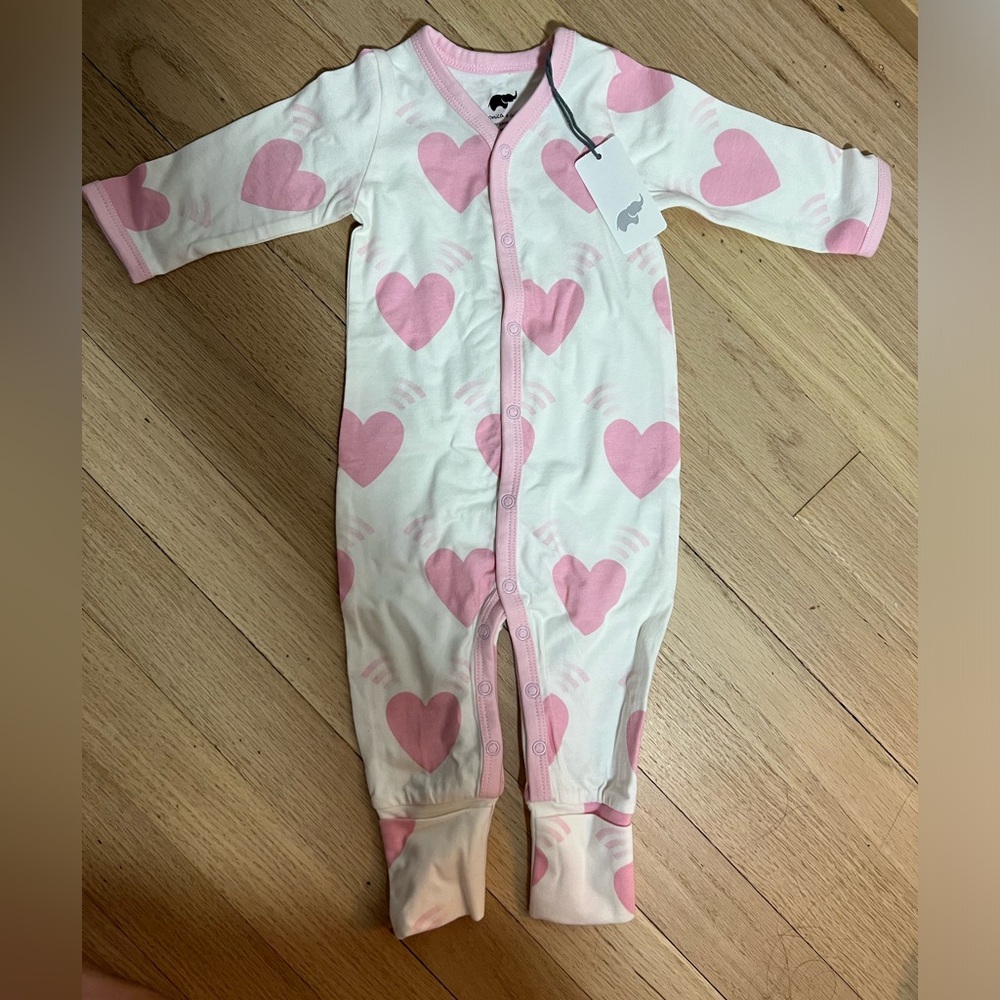 Monica and Andy baby heart onesie (0-3month)